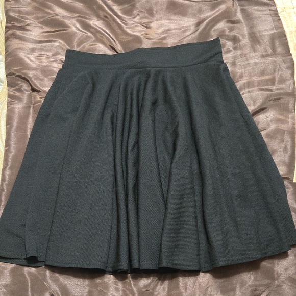 Chic Black Skater Skirt - Picture 1 of 4